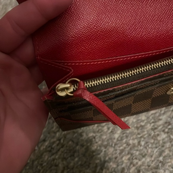 Louis Vuitton CAISSA wallet in Cherry - Picture 9 of 14